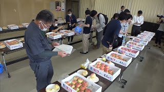 モモの出来栄えを競う共励会　色づきや糖度などを審査　岡山・新見市