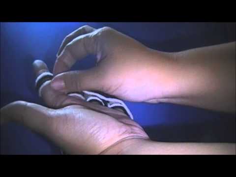 How to make a 5 Finger Yarn Lei How to make a 5 Finger Yarn Lei