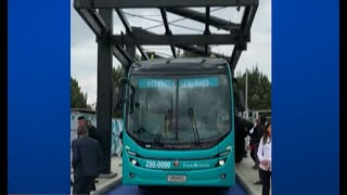 Presentan primer bus impulsado con hidrógeno que circulará en Bogotá