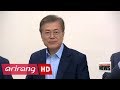 President Moon Encourages Open Debate at First Meeting of Chief Aides