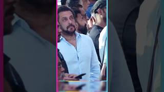 Salman Khan crying outside Satish kaushik house 😭😭😭#shorts #viral #salman khan #trending
