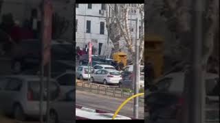 🛑Quarticciolo, video nel momento in cui i pusher accerchiano i carabinieri… un mondo al contrario!