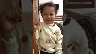 super cute kid, funny kid video 有个卷发的小公主是什么体验？妈妈的开心果来啦。混血小宝宝，家有小神兽快乐多。卷毛小姑娘，#shorts