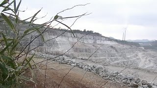 険しい森を抜けたら　石灰鉱山にたどり着いてしまった！