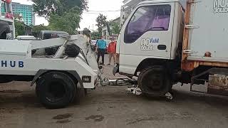 Ini mobil TRANSFORMER nya Indonesia yang bisa angkat mobil Truck-detik detik ban mobil Truck Penyok