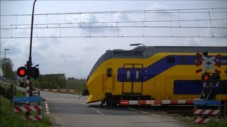 Spoorwegovergang Krabbendijke // Dutch railroad crossing