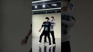 『加点胡椒粉 \u0026 Harry学长🏀』Dance Cover《失眠的夜 (DJ热搜版 - )宋孟君》| Hot Dance Douyin  @DanceEner  #shorts