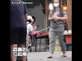 防疫新法寶？婦人買菜帶拖把引熱議