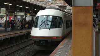 近鉄21000系UL07+UB03編成の回送列車と近鉄1252系VE52+8400系B12+15編成の準急大和西大寺行き 鶴橋駅