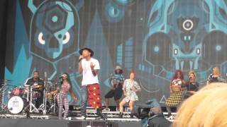 Pharrell Williams - Get Lucky (Live at BBC Radio 1 Big Weekend Glasgow) (HD)