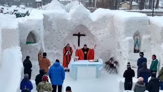 Inside The Breathtaking Ice And Snow Chapel