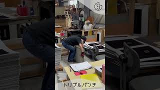 【トリプルパンチ】フロッキー加工された紙を揃えるのは、とても難しい上に、まとまった紙は重く、中腰姿勢のキツさも半端ないという、トリプルパンチ業務なのです。💦#shorts