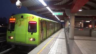 台北捷運新北投站列車進站(無月台門時期)Xinbeitou station, Xinbeitou Line. Taipei Metro.