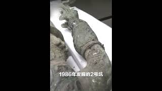 🇨🇳四川三星堆又現神奇。昨日新出土的頂尊銅人像竟然與1986年出土的鳥腳人身像絲滑合縫，兩廂合身，構成突破想象的天籟靈物～古人真有意思，一物拆分兩地深藏，預示無窮～