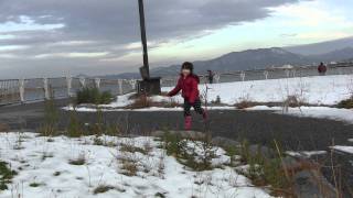 海辺と雪で休日を楽しむ英奈