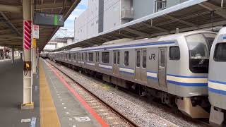 E217系が成田駅1番線に到着するシーン（ジョイント音最高！）