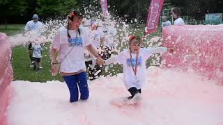 Hundreds of fundraisers run through suds for Acorns hospice