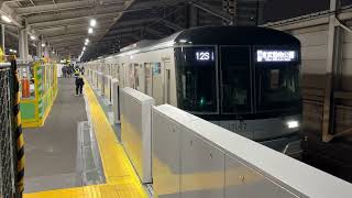 【閉まらないホームドア】 東京メトロ13000系13107F 獨協大学前駅発車