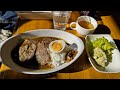 廃墟の様な建物にあるカフェの絶品肉カレー。exquisite meat curry at a cafe in a ruined building.