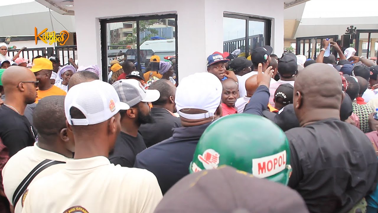 Mammoth Crowd Welcomes Tinubu At Lagos Airport As Hoodlums Attack Press