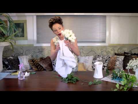 Floristry Tutorial: How to make a Posy Holder Bouquet Floristry Tutorial: How to make a Posy Holder Bouquet