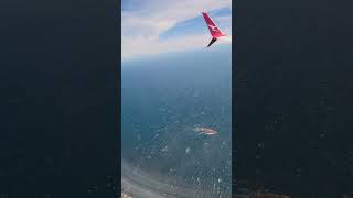 Nave vista dall'aereo arrivando in Nuova Zelanda a Wellington