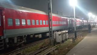 12393 Sampoorna Kranti Shunting on Pf2 of RJPB from RNCC by SPJ P7.