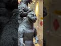 工作人員穿哥吉拉皮套 shorts godzilla