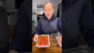 My Korean Parents try the Viral Korean Strawberries  #koreanfood #kdrama #viralfood