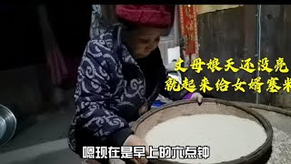 湖南小伙带帯着老婆回娘家，丈母娘天还亮就准备大包小包的带回去