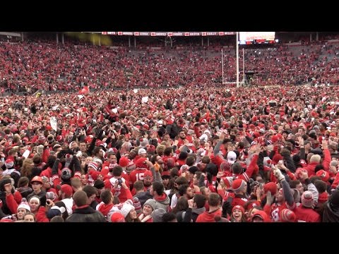 Ohio State Fans Storm Field After Buckeyes Beat Michigan 30-27 - YouTube