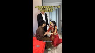 新娘给婆婆敬茶时，由于太紧张摔倒了，把水洒婆婆身上了，接下来婆婆跟新郎的举动让新娘觉得自己嫁对人了#新娘 #情感 #婆媳