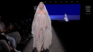 Transparencias y movimiento en la moda de Ynésuelves en la MBFWM