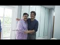 మన్మథుడు మామూలోడు కాదు 😂 nagarjuna hugs to women in front of amala akkineni life andhra tv