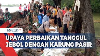 Upaya Perbaikan Tanggul Jebol dengan Karung Pasir