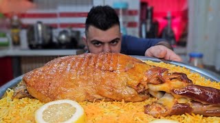 اكل مندي لحم عراقي كتف خروف مشوي وذايب مع المقبلات والتشريب الاصفر Mandi Iraqi meat