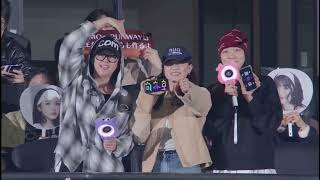 JEONGYEON JIHYO AND JIHYO SISTER AT MISAMO CONCERT IN TOKYO DOME IN JAPAN!! #twice #misamo