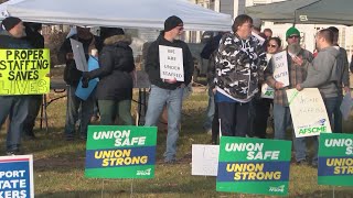 Illinois prison workers protest over staffing