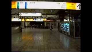 1992 夜遅く新宿駅上の通路 Late Night Shinjuku Station Concourse 920823