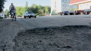 Разбитая дорога в центре Павлограда