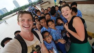 MAKING FRIENDS AT MONAS - JAKARTA VLOG