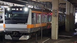 《E233系0番台T編成12両 グリーン車組み込み完了に伴う返却回送(国府津～豊田)》E233系0番台八ﾄﾀT16編成が短い警笛を鳴らして新宿駅⑥を出発！(回9895M)