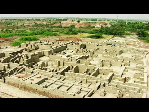 What are the evidences to suggest that Indus Valley civilization had strong central administration?
