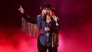 Miranda Lambert – “Wranglers” (Live from the 59th ACM Awards)