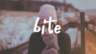 dekleyn - bite (Lyric Video)