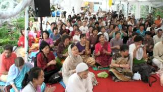 Chinese devotees in blissful kirtan in Hong Kong program 2009.