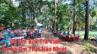 Người dân đến Ao Bà Om vui chơi Lễ Hội Oc Om Bok Trà Vinh thật náo nhiệt