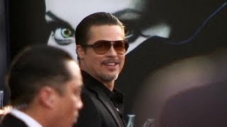 Brad Pitt frappé au visage par un reporter ukrainien