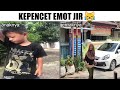 orang kepencet emot...