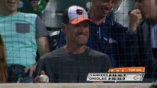 NYY@BAL: Cowher draws reaction from Orioles crowd